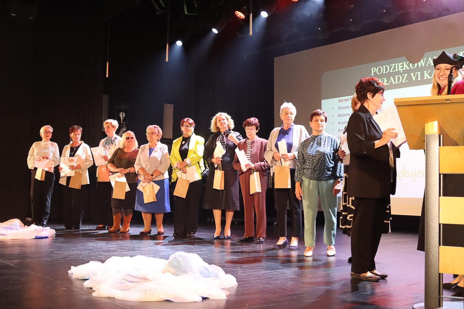 Zdjęcie w galerii na portalu naszwodzislaw.com: Seniorzy zainaugurowali nowy rok akademicki 2025/2026 wiadomości z regionu