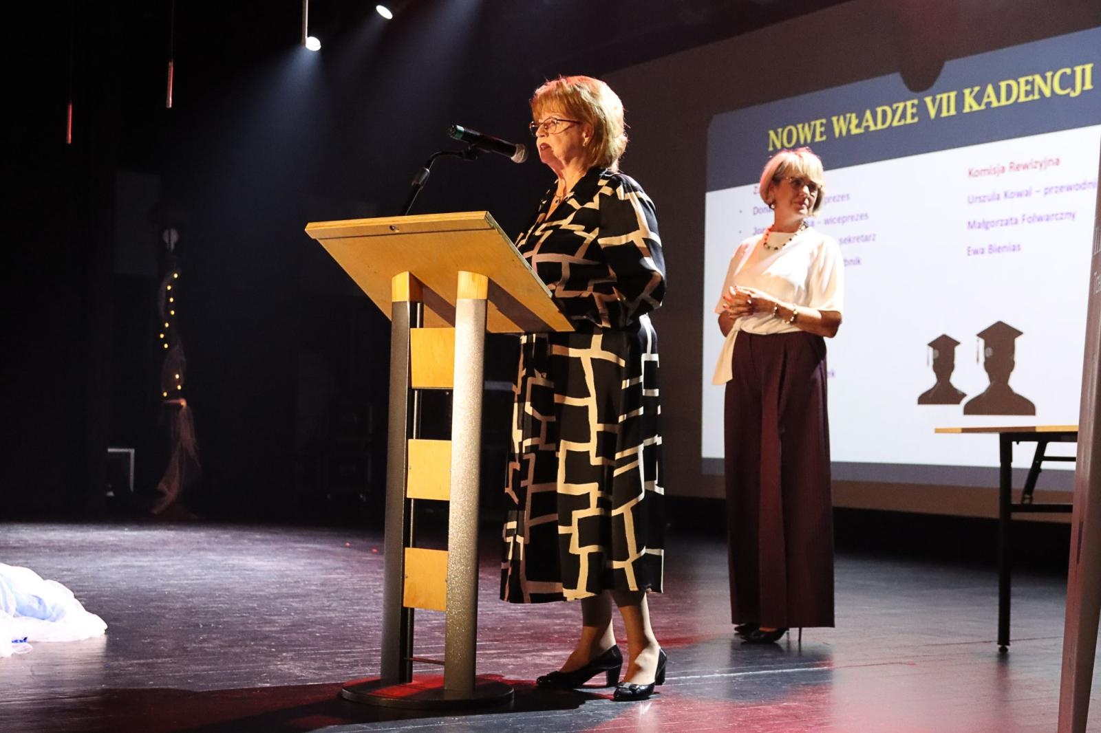 Zdjęcie w galerii na portalu naszwodzislaw.com: Seniorzy zainaugurowali nowy rok akademicki 2025/2026 wiadomości z regionu