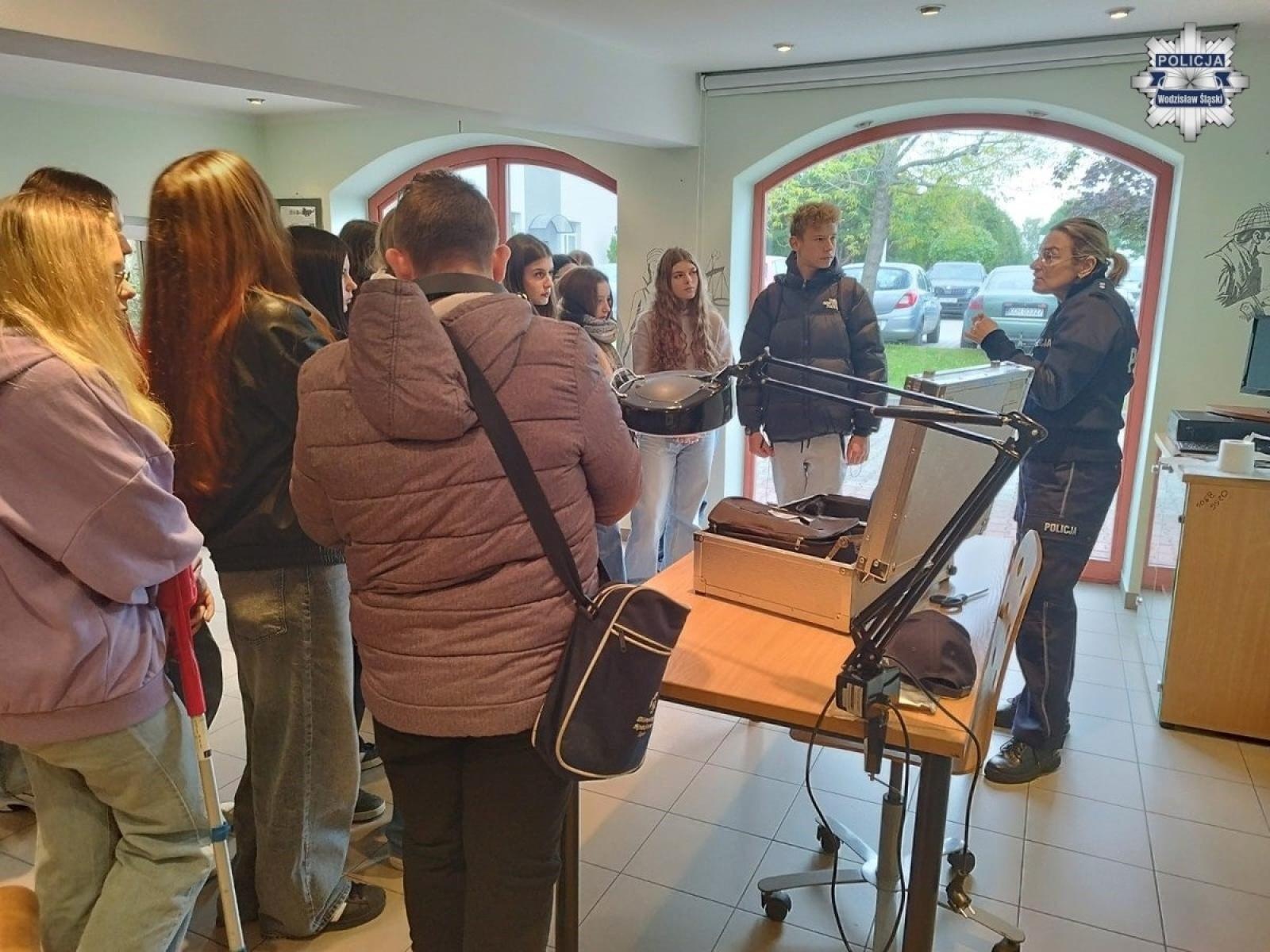Zdjęcie w galerii na portalu naszwodzislaw.com: Klasa mundurowa z Rydułtów w Szkole Policji w Katowicach wiadomości z regionu