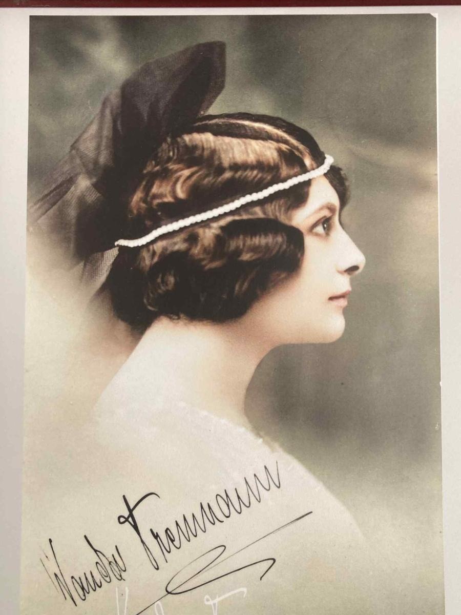 Zdjęcie w galerii na portalu naszwodzislaw.com: Wodzisławska Pola Negri w Galerii Muzealnej wiadomości z regionu