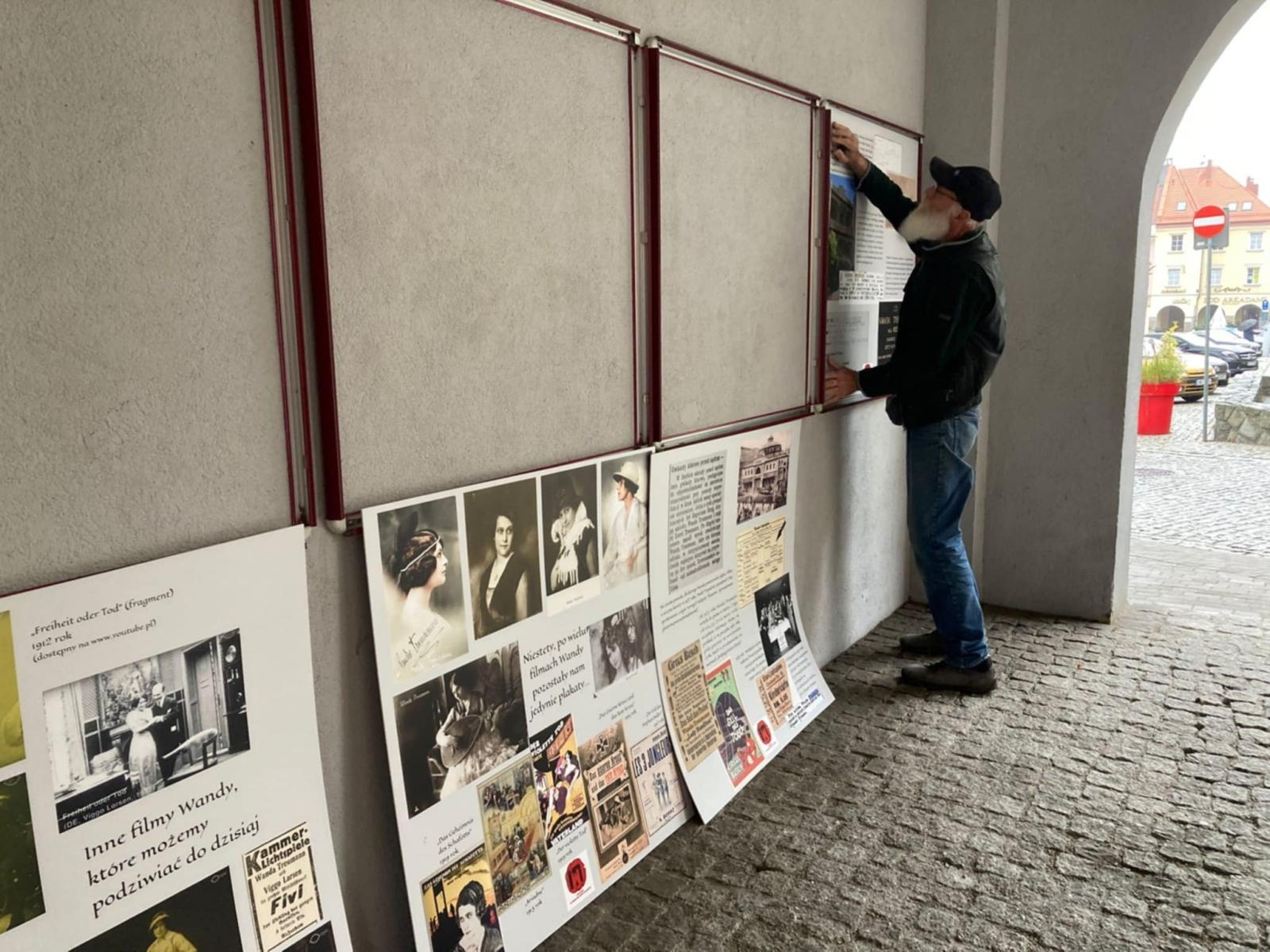 Zdjęcie w galerii na portalu naszwodzislaw.com: Wodzisławska Pola Negri w Galerii Muzealnej wiadomości z regionu