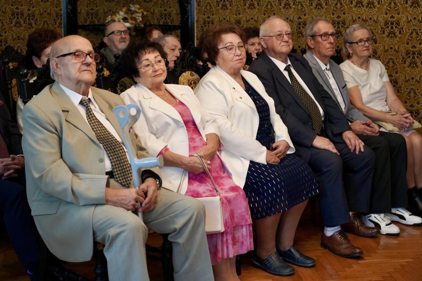 Zdjęcie w galerii na portalu naszwodzislaw.com: Rydułtowy: Od szmaragdów po kamień. Małżeńskie gody pełne wzruszeń wiadomości z regionu