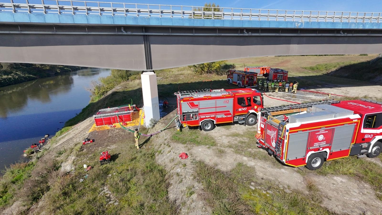 Zdjęcie w galerii na portalu naszwodzislaw.com: Strażackie ćwiczenia w Olzie. Współpraca i doskonalenie umiejętności wiadomości z regionu