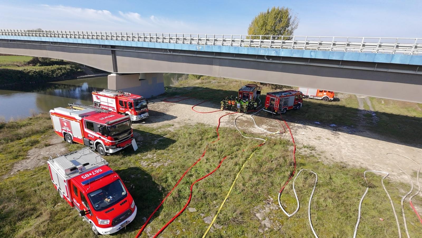 Zdjęcie w galerii na portalu naszwodzislaw.com: Strażackie ćwiczenia w Olzie. Współpraca i doskonalenie umiejętności wiadomości z regionu