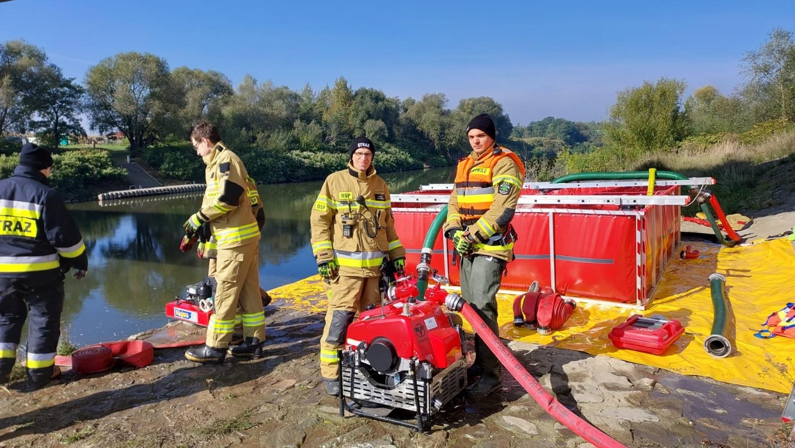 Zdjęcie w galerii na portalu naszwodzislaw.com: Strażackie ćwiczenia w Olzie. Współpraca i doskonalenie umiejętności wiadomości z regionu