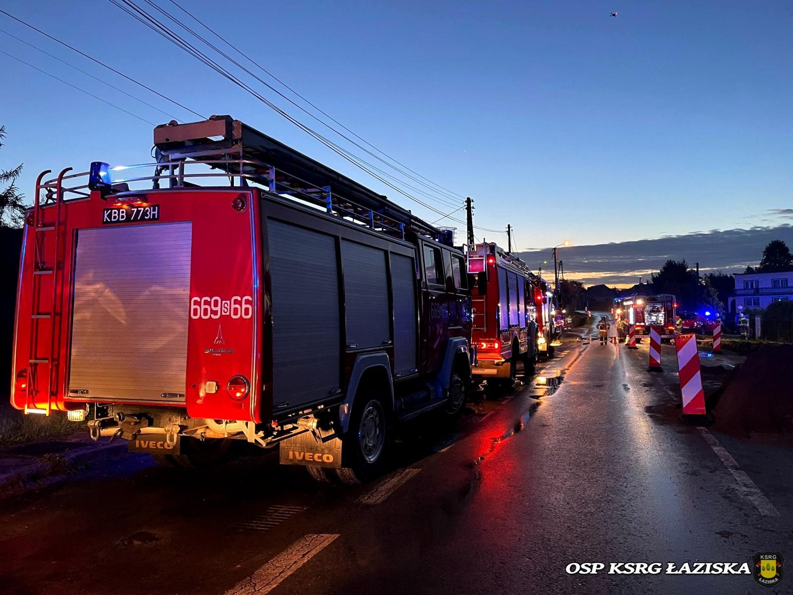 Zdjęcie w galerii na portalu naszwodzislaw.com: Ogromna akcja gaśnicza w Mszanie. Palił się dom przyjęć [FOTO] wiadomości z regionu