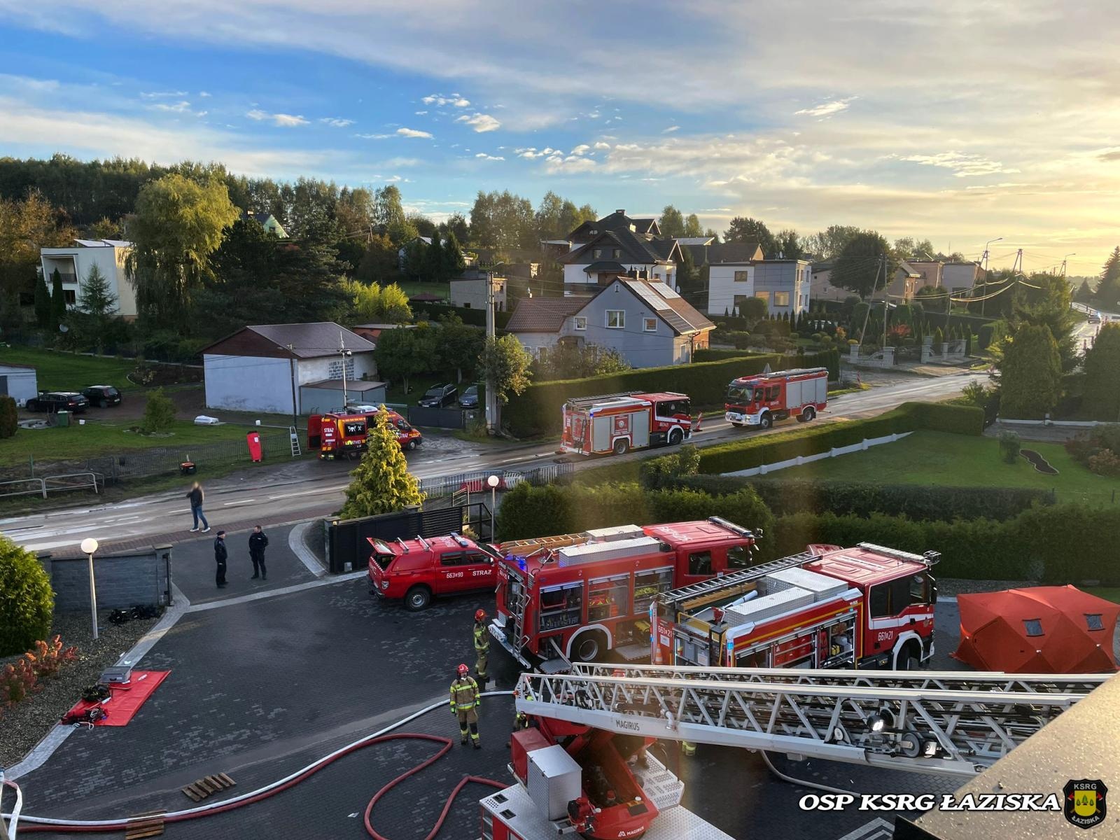 Zdjęcie w galerii na portalu naszwodzislaw.com: Ogromna akcja gaśnicza w Mszanie. Palił się dom przyjęć [FOTO] wiadomości z regionu