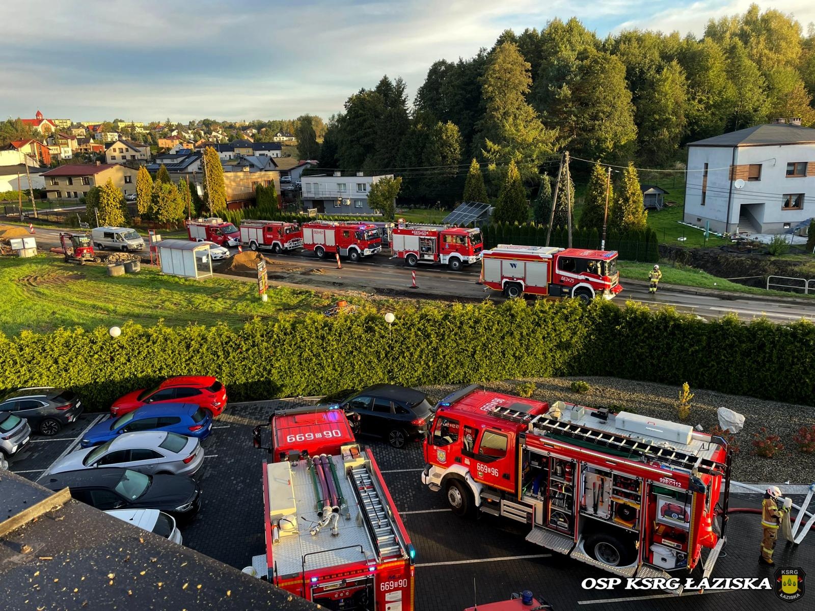 Zdjęcie w galerii na portalu naszwodzislaw.com: Ogromna akcja gaśnicza w Mszanie. Palił się dom przyjęć [FOTO] wiadomości z regionu
