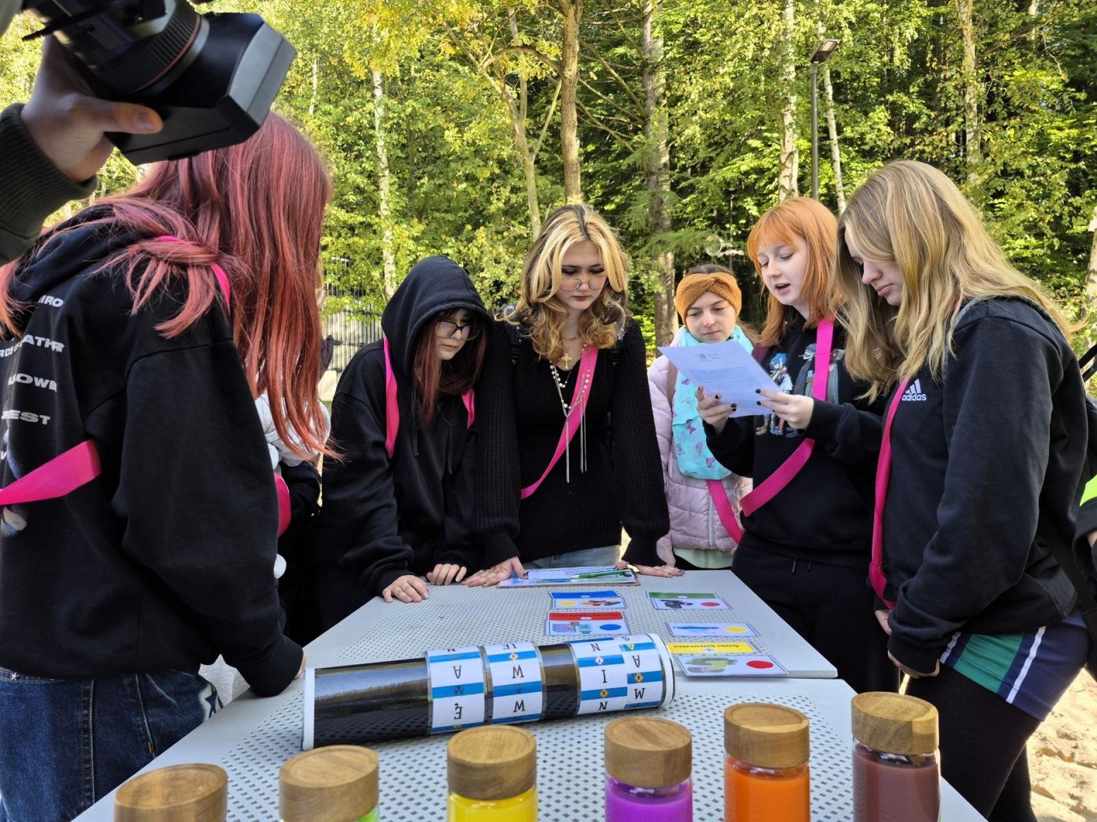 Zdjęcie w galerii na portalu naszwodzislaw.com: Powiat Express: Zielona misja. Pierwsze w historii powiatu wydarzenie ekologiczne [FOTO] wiadomości z regionu