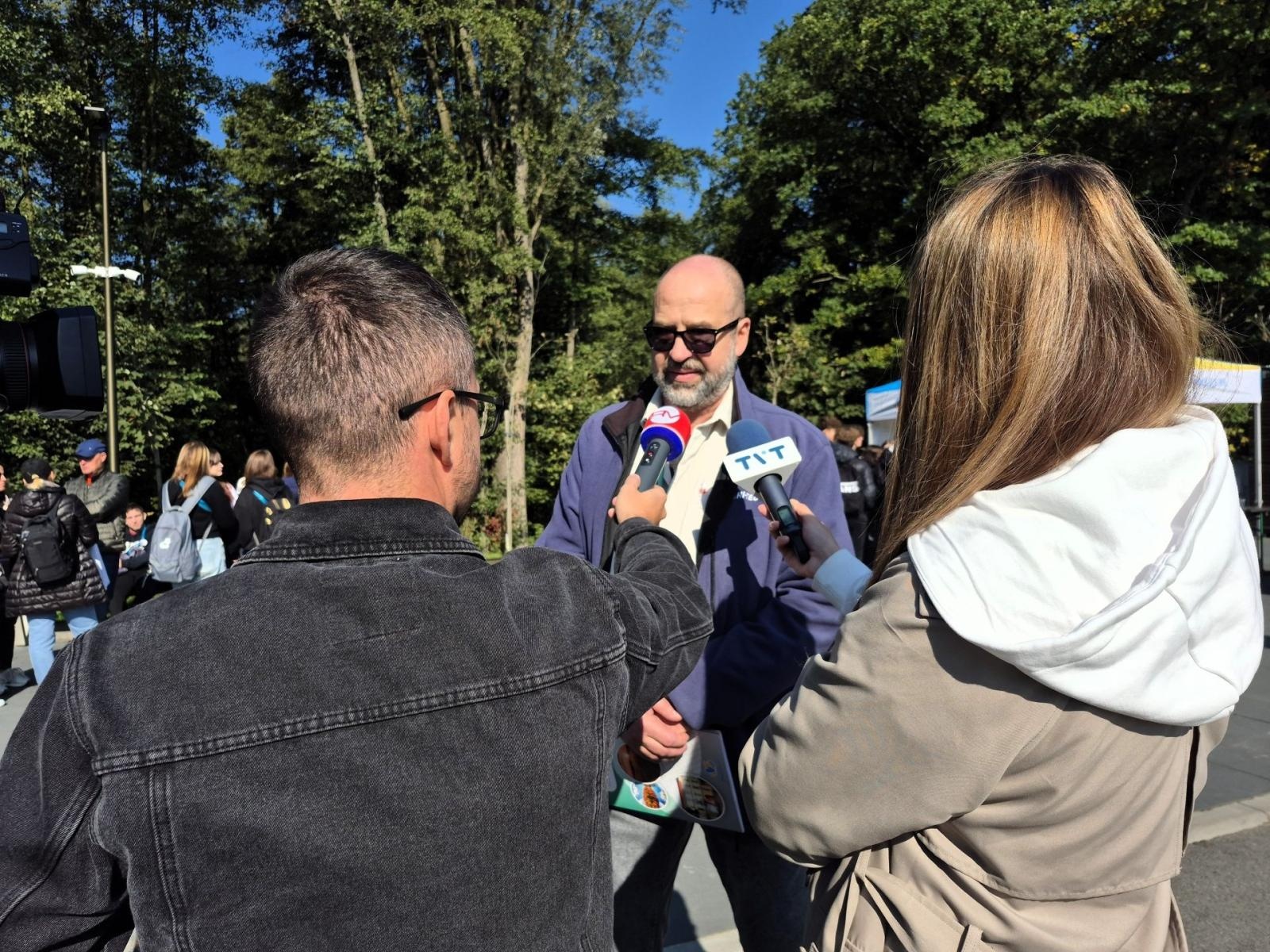 Zdjęcie w galerii na portalu naszwodzislaw.com: Powiat Express: Zielona misja. Pierwsze w historii powiatu wydarzenie ekologiczne [FOTO] wiadomości z regionu