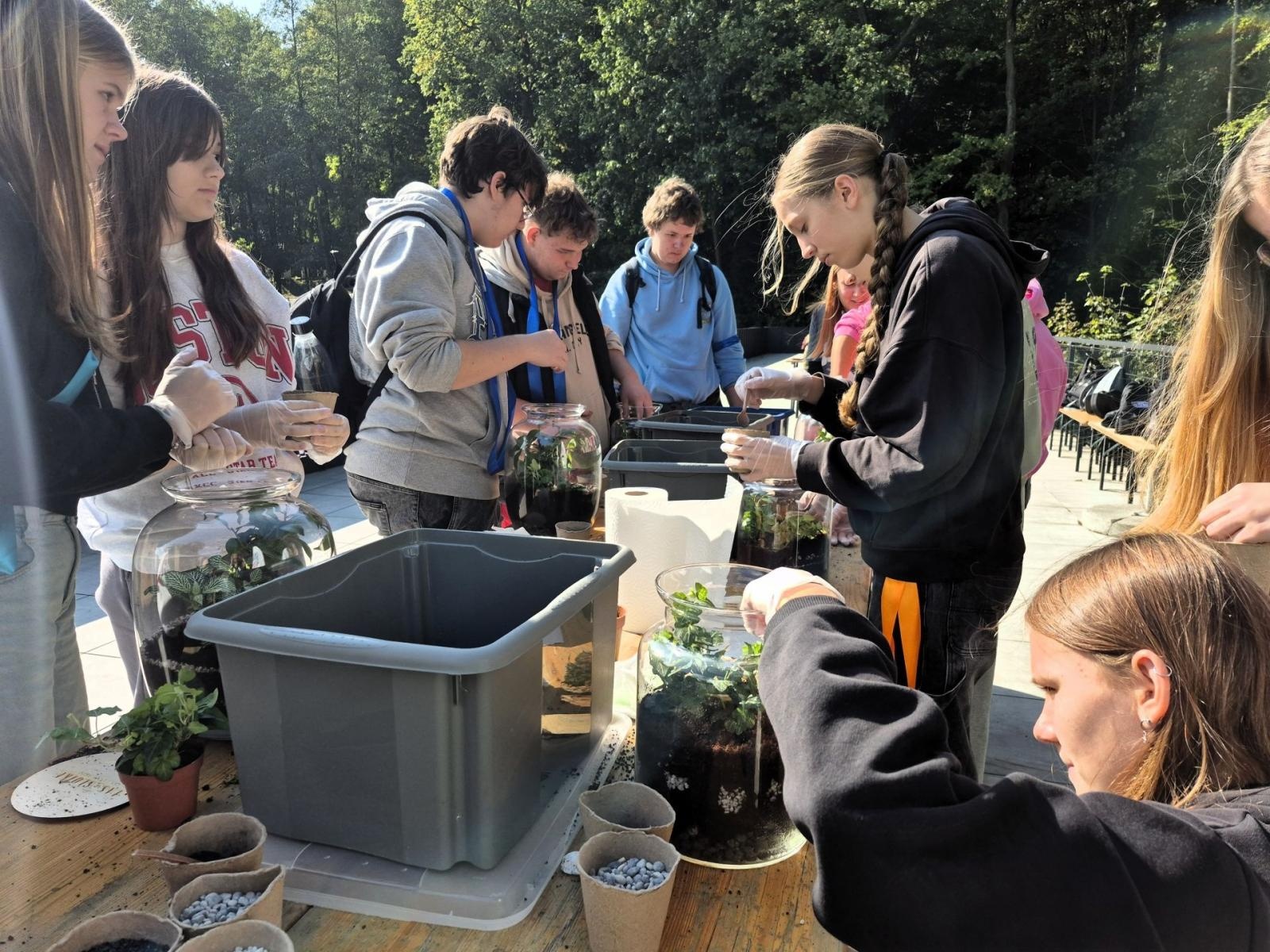 Zdjęcie w galerii na portalu naszwodzislaw.com: Powiat Express: Zielona misja. Pierwsze w historii powiatu wydarzenie ekologiczne [FOTO] wiadomości z regionu