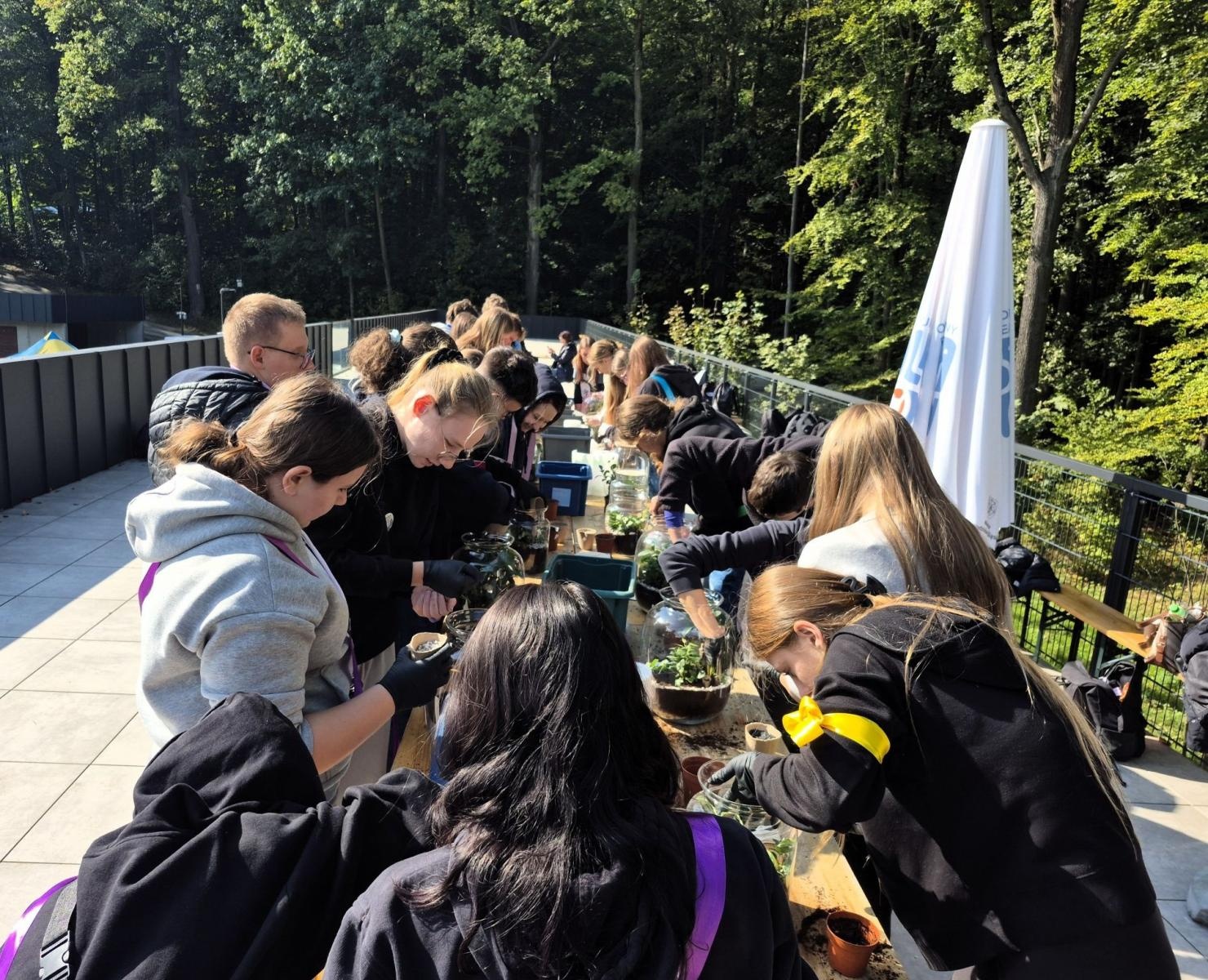 Zdjęcie w galerii na portalu naszwodzislaw.com: Powiat Express: Zielona misja. Pierwsze w historii powiatu wydarzenie ekologiczne [FOTO] wiadomości z regionu