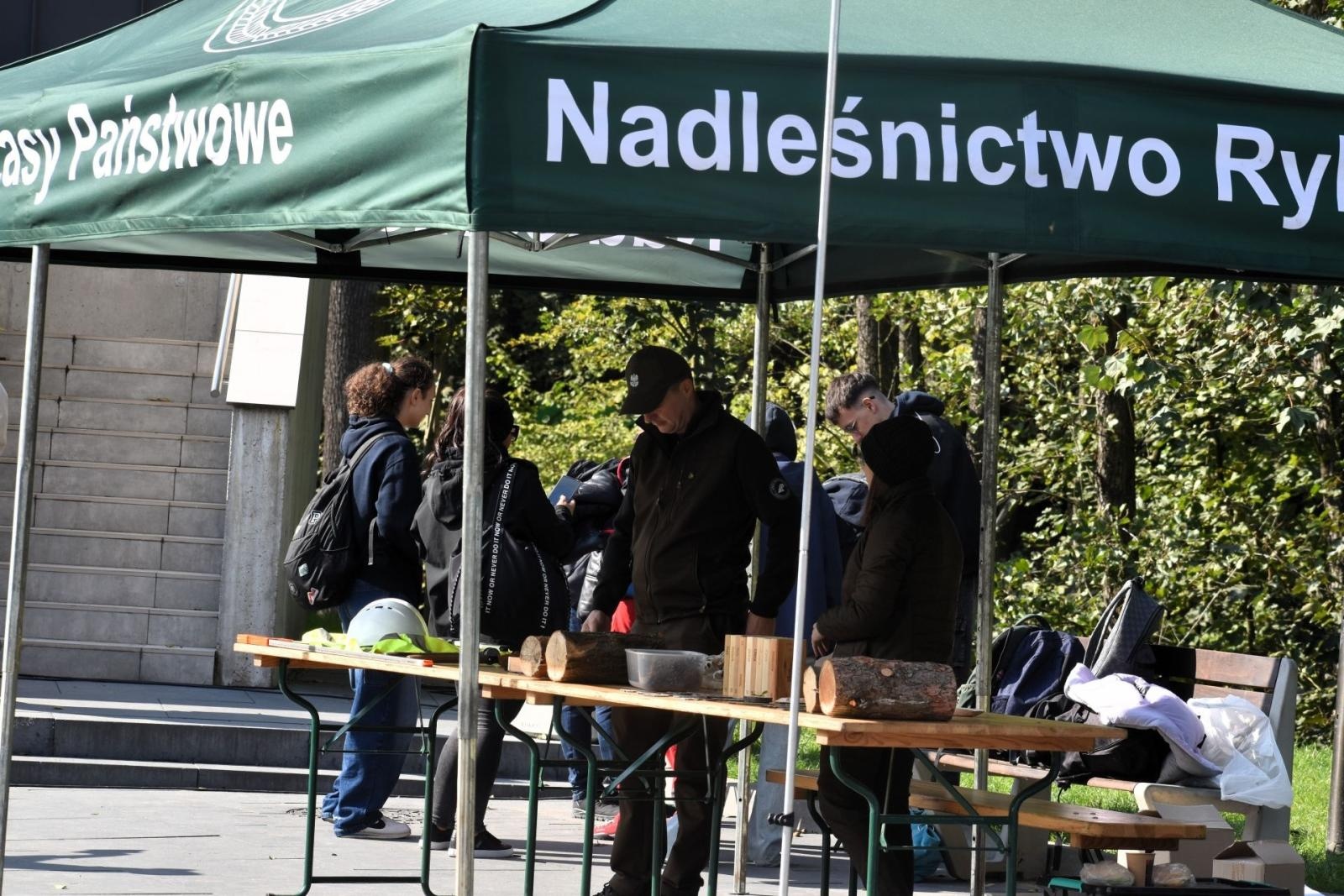 Zdjęcie w galerii na portalu naszwodzislaw.com: Powiat Express: Zielona misja. Pierwsze w historii powiatu wydarzenie ekologiczne [FOTO] wiadomości z regionu