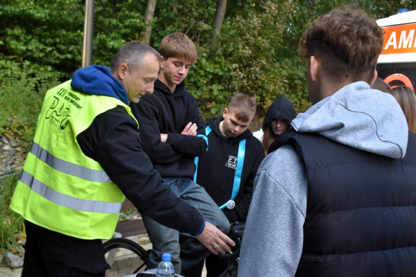Zdjęcie w galerii na portalu naszwodzislaw.com: Powiat Express: Zielona misja. Pierwsze w historii powiatu wydarzenie ekologiczne [FOTO] wiadomości z regionu