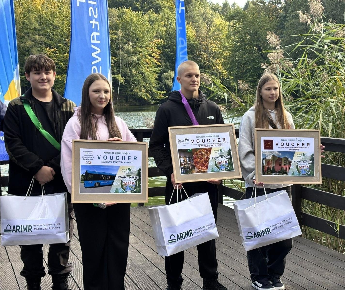 Zdjęcie w galerii na portalu naszwodzislaw.com: Powiat Express: Zielona misja. Pierwsze w historii powiatu wydarzenie ekologiczne [FOTO] wiadomości z regionu