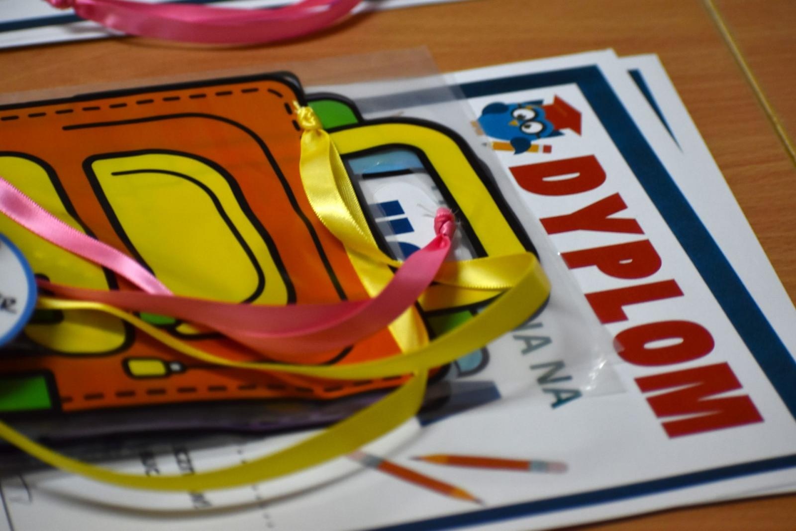 Zdjęcie w galerii na portalu naszwodzislaw.com: W jesiennych barwach rozpoczęli szkolną przygodę wiadomości z regionu