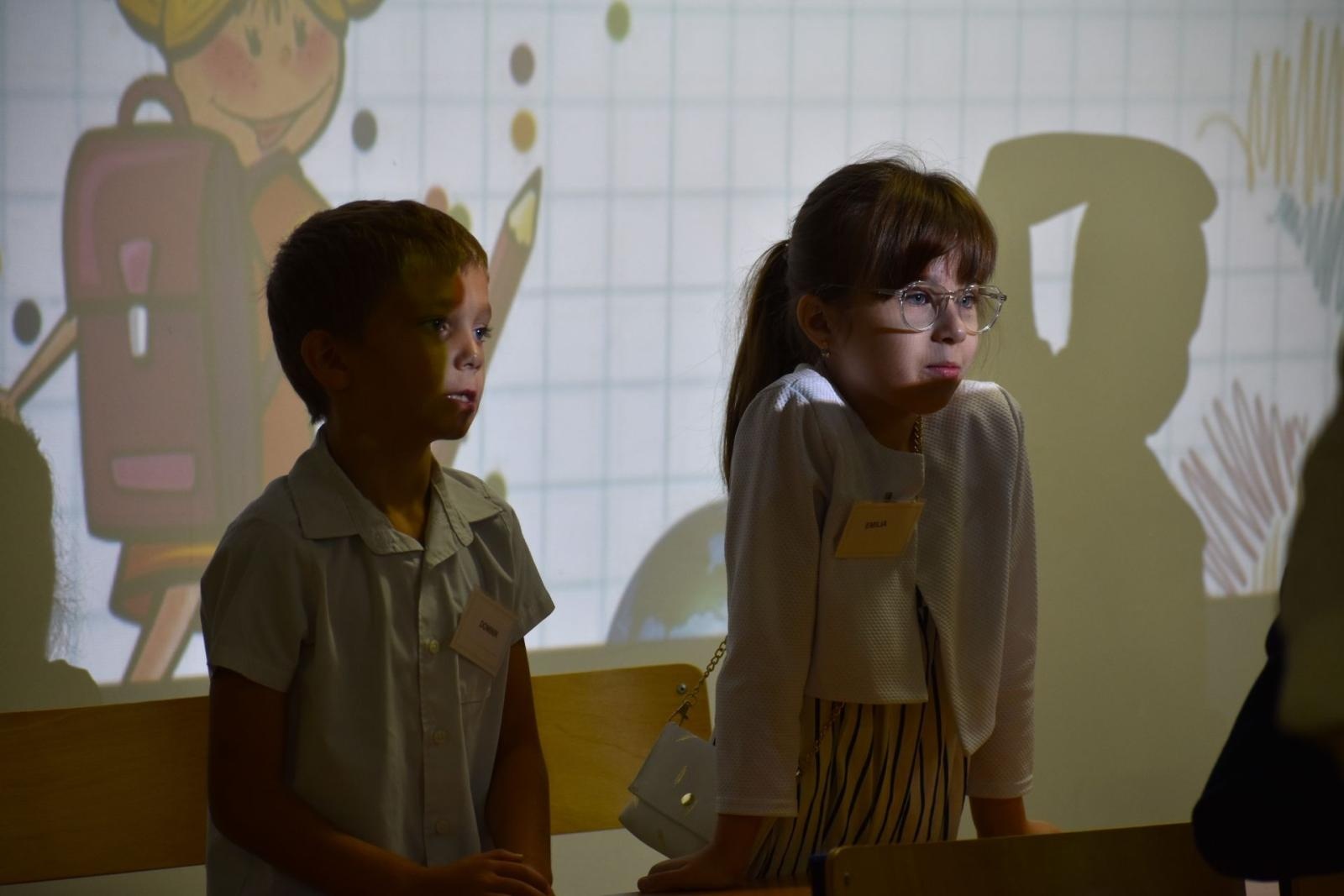 Zdjęcie w galerii na portalu naszwodzislaw.com: W jesiennych barwach rozpoczęli szkolną przygodę wiadomości z regionu