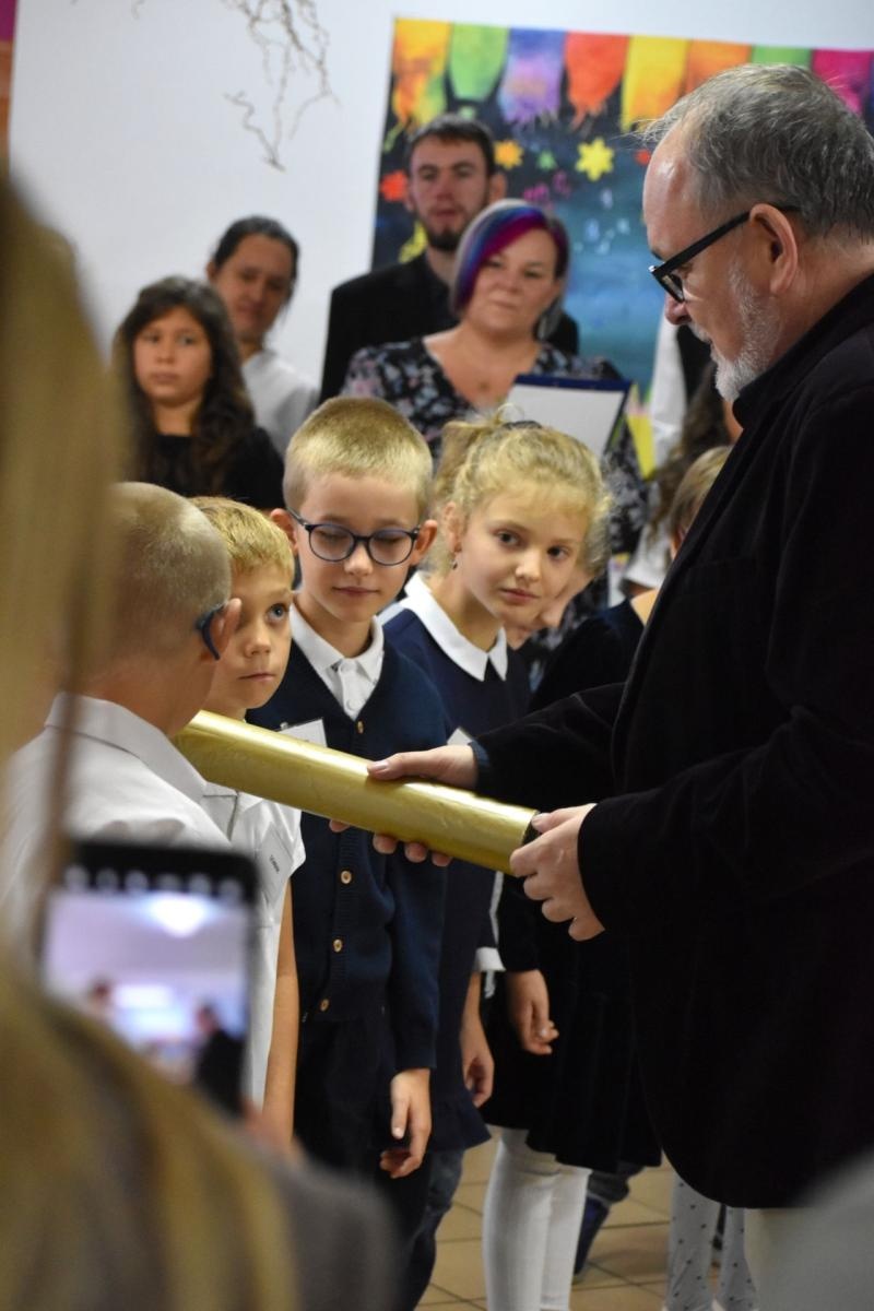 Zdjęcie w galerii na portalu naszwodzislaw.com: W jesiennych barwach rozpoczęli szkolną przygodę wiadomości z regionu