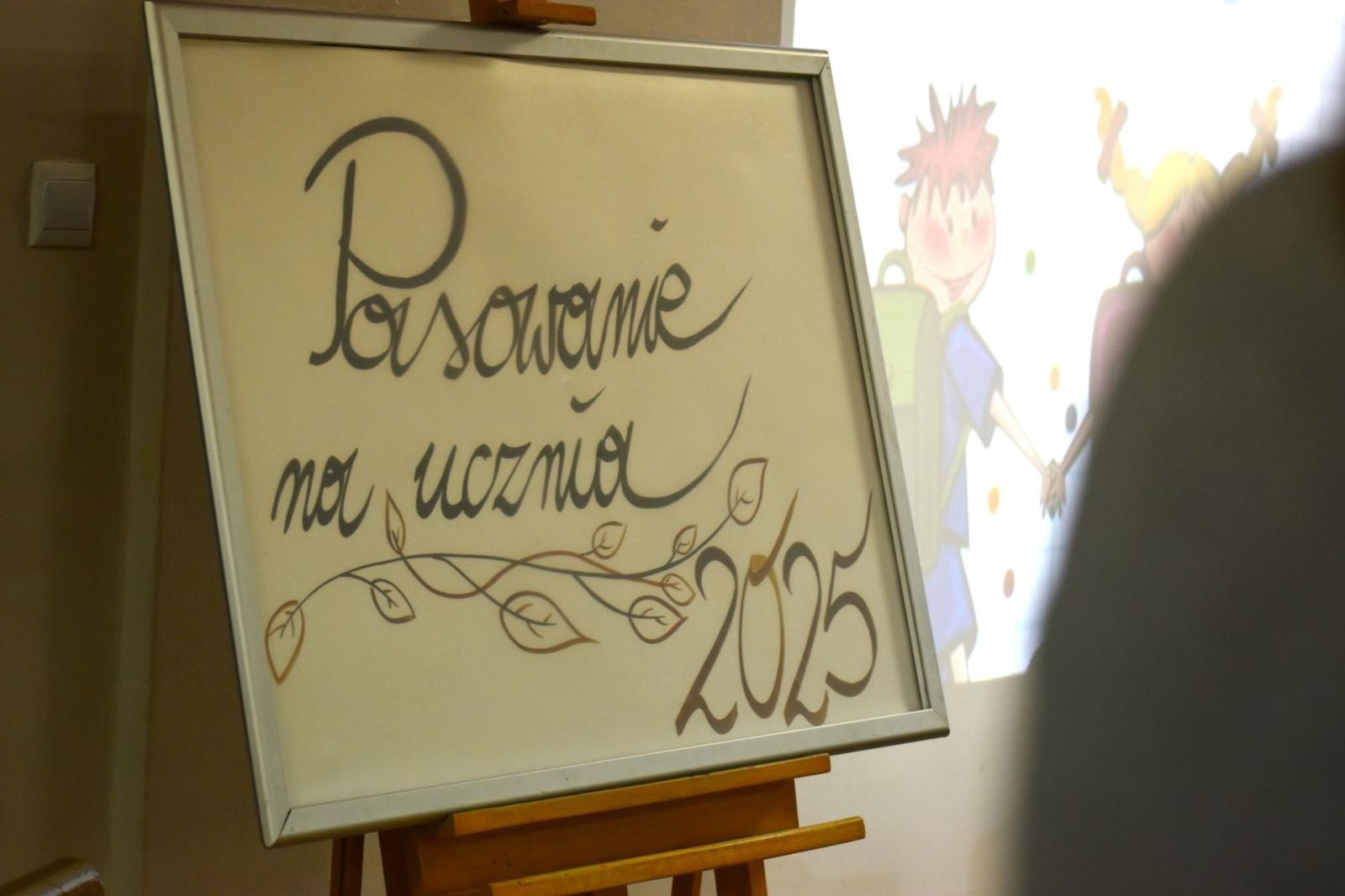 Zdjęcie w galerii na portalu naszwodzislaw.com: W jesiennych barwach rozpoczęli szkolną przygodę wiadomości z regionu