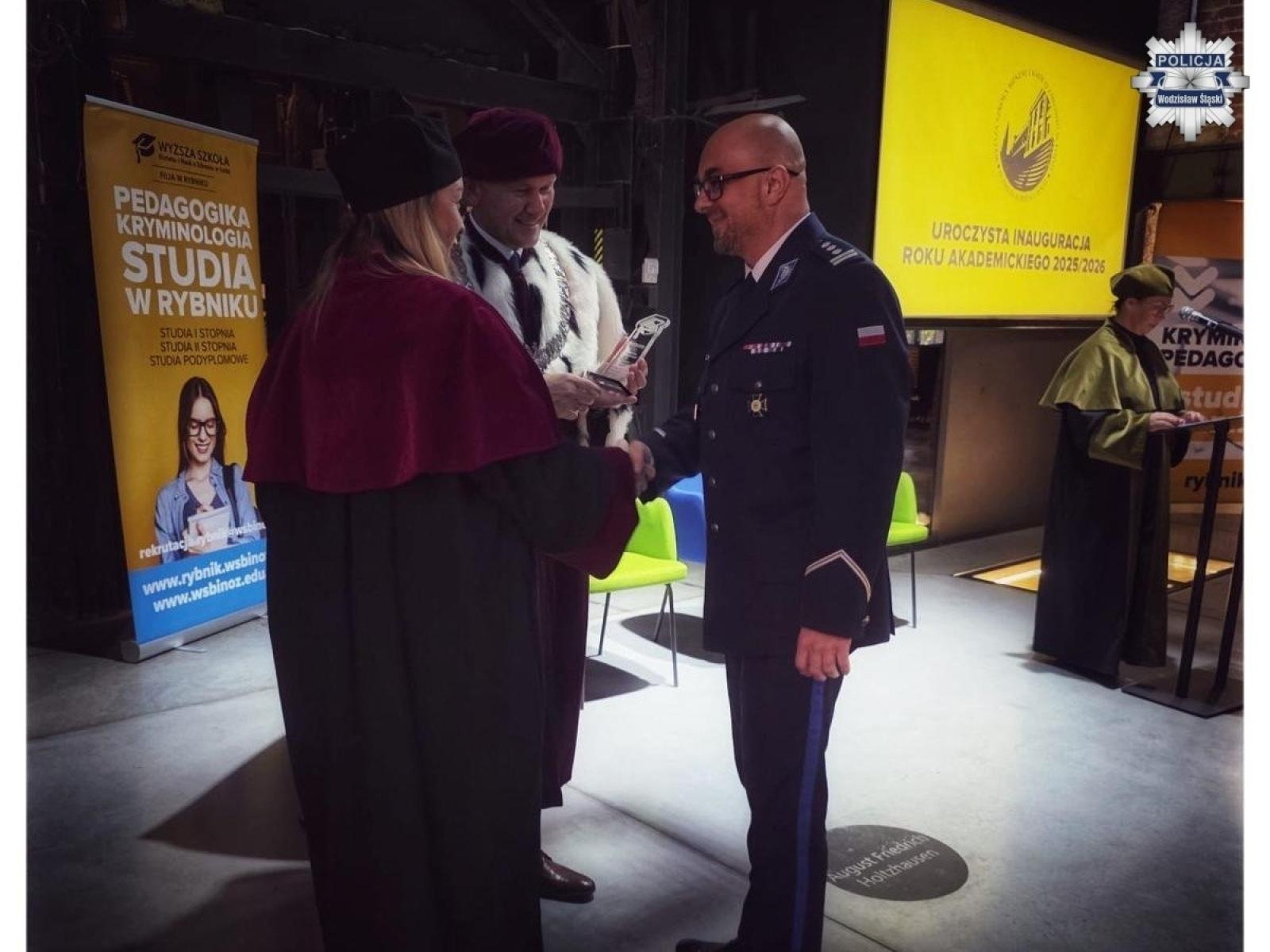 Zdjęcie w galerii na portalu naszwodzislaw.com: Inauguracja roku akademickiego z udziałem szefa wodzisławskich policjantów wiadomości z regionu