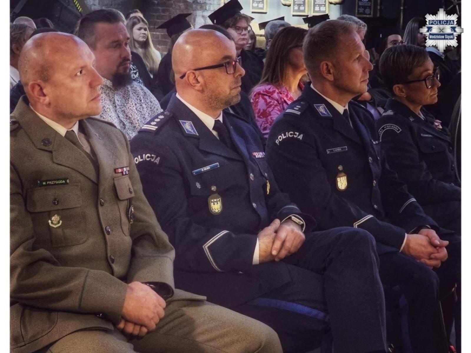 Zdjęcie w galerii na portalu naszwodzislaw.com: Inauguracja roku akademickiego z udziałem szefa wodzisławskich policjantów wiadomości z regionu