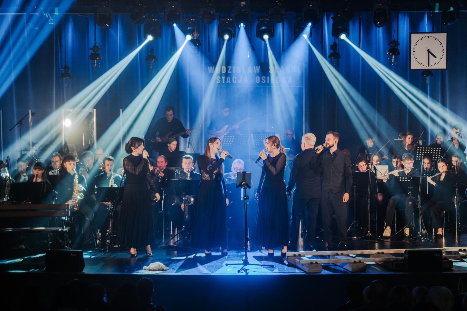 Zdjęcie w galerii na portalu naszwodzislaw.com: Magia dźwięków na Stacji Osiecka w Wodzisławiu Śląskim [FOTO] wiadomości z regionu