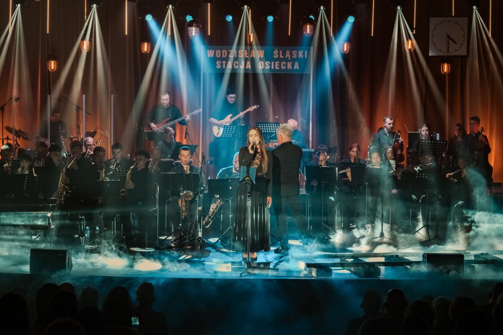 Zdjęcie w galerii na portalu naszwodzislaw.com: Magia dźwięków na Stacji Osiecka w Wodzisławiu Śląskim [FOTO] wiadomości z regionu