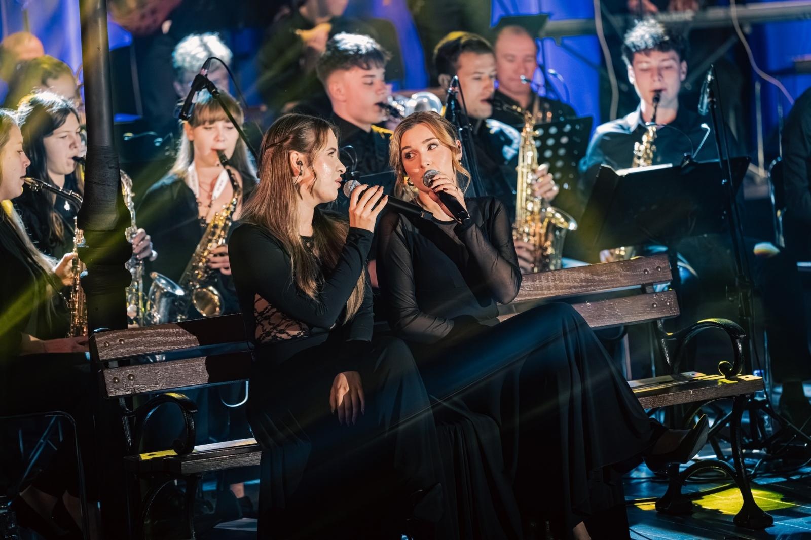 Zdjęcie w galerii na portalu naszwodzislaw.com: Magia dźwięków na Stacji Osiecka w Wodzisławiu Śląskim [FOTO] wiadomości z regionu