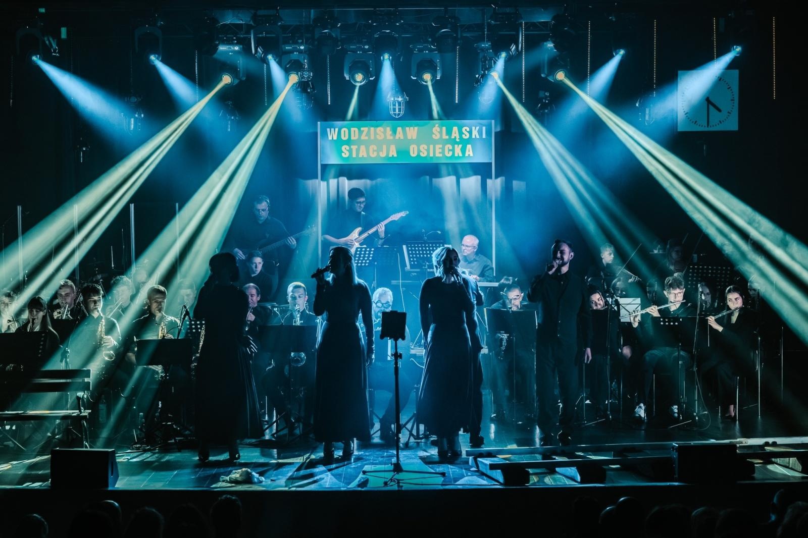 Zdjęcie w galerii na portalu naszwodzislaw.com: Magia dźwięków na Stacji Osiecka w Wodzisławiu Śląskim [FOTO] wiadomości z regionu