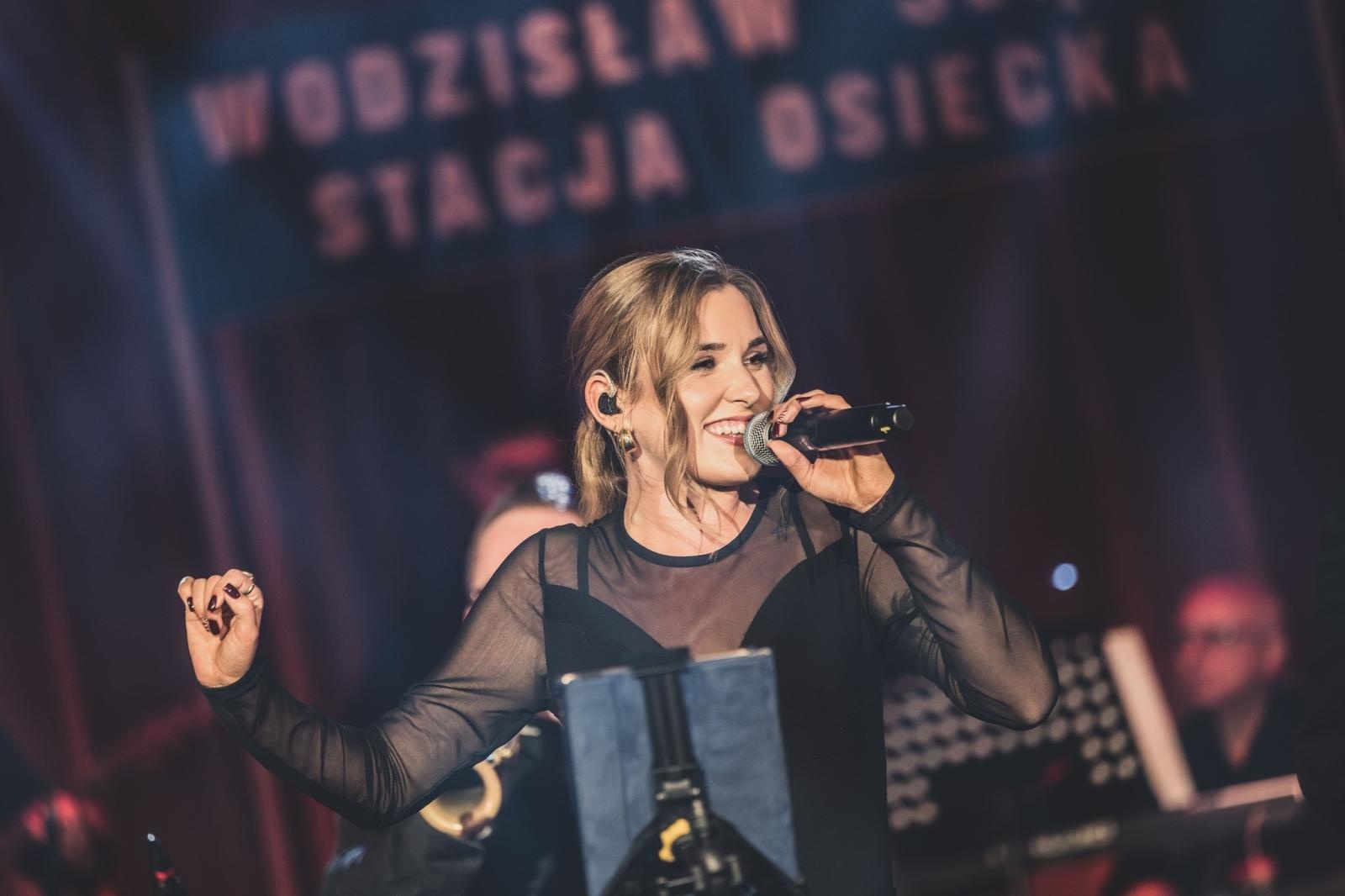 Zdjęcie w galerii na portalu naszwodzislaw.com: Magia dźwięków na Stacji Osiecka w Wodzisławiu Śląskim [FOTO] wiadomości z regionu