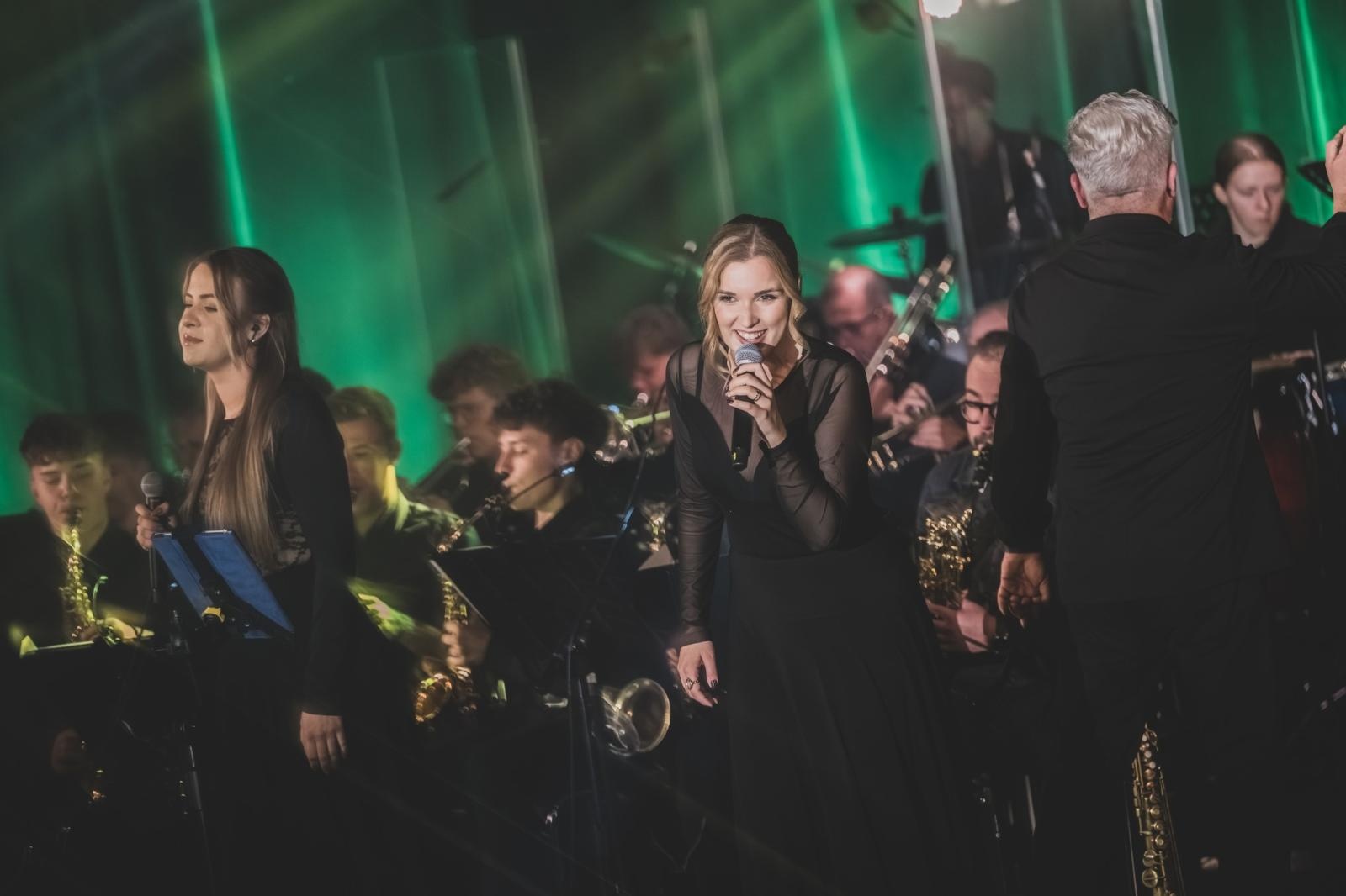 Zdjęcie w galerii na portalu naszwodzislaw.com: Magia dźwięków na Stacji Osiecka w Wodzisławiu Śląskim [FOTO] wiadomości z regionu