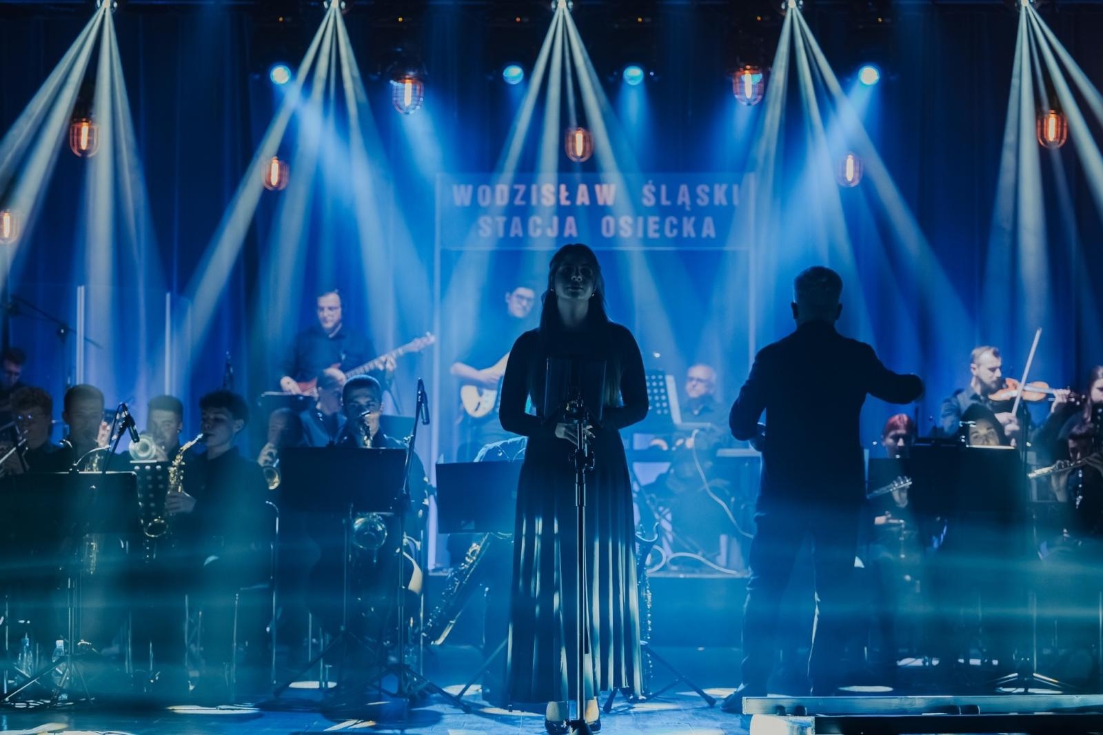 Zdjęcie w galerii na portalu naszwodzislaw.com: Magia dźwięków na Stacji Osiecka w Wodzisławiu Śląskim [FOTO] wiadomości z regionu