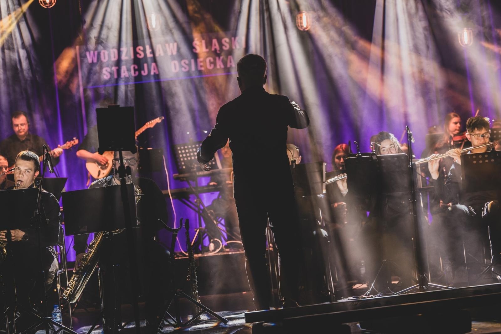 Zdjęcie w galerii na portalu naszwodzislaw.com: Magia dźwięków na Stacji Osiecka w Wodzisławiu Śląskim [FOTO] wiadomości z regionu