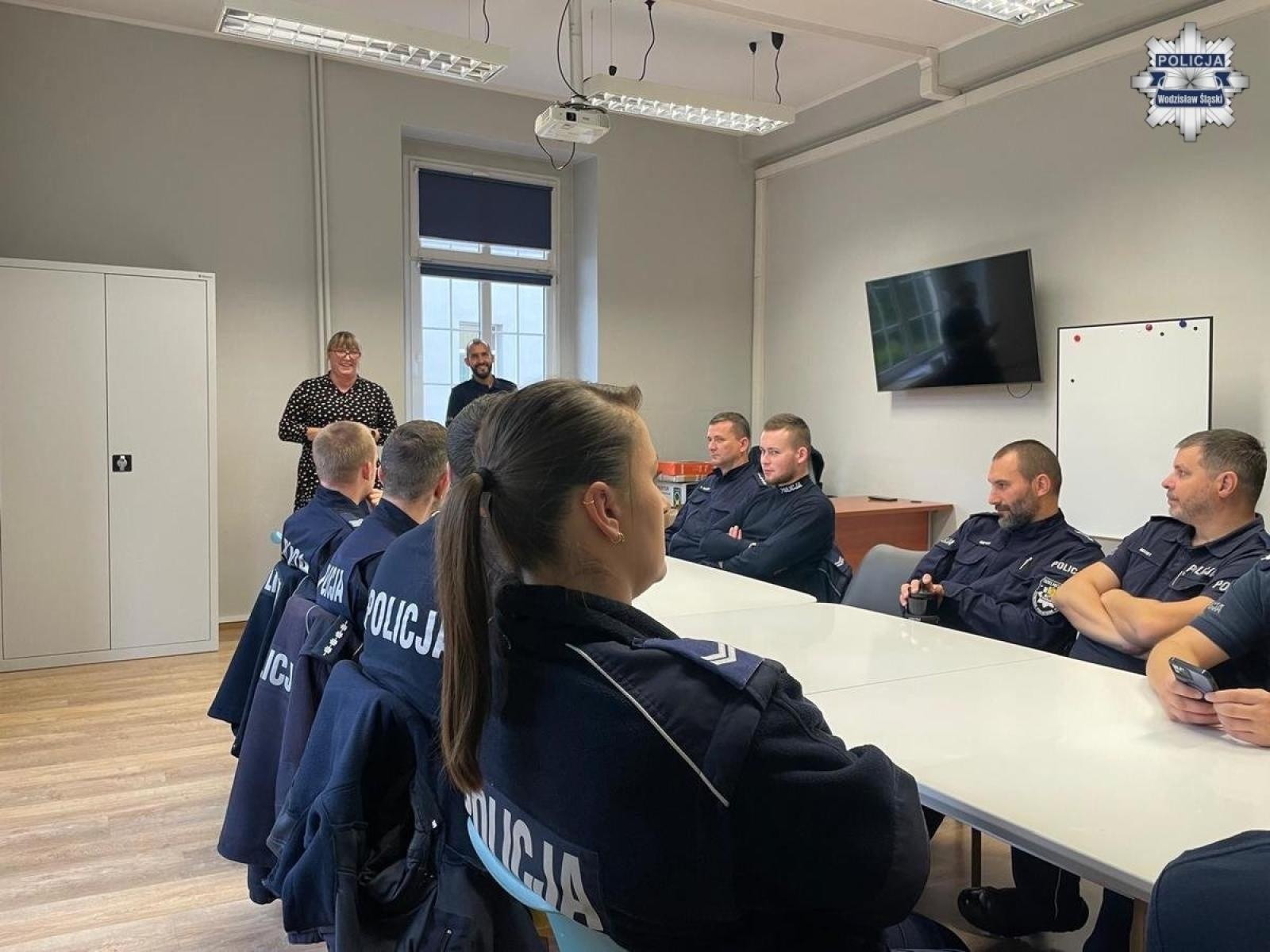 Zdjęcie w galerii na portalu naszwodzislaw.com: Wodzisławscy dzielnicowi szkolili się w Specjalistycznym Ośrodku Wsparcia dla Osób Doznających Przemocy Domowej wiadomości z regionu