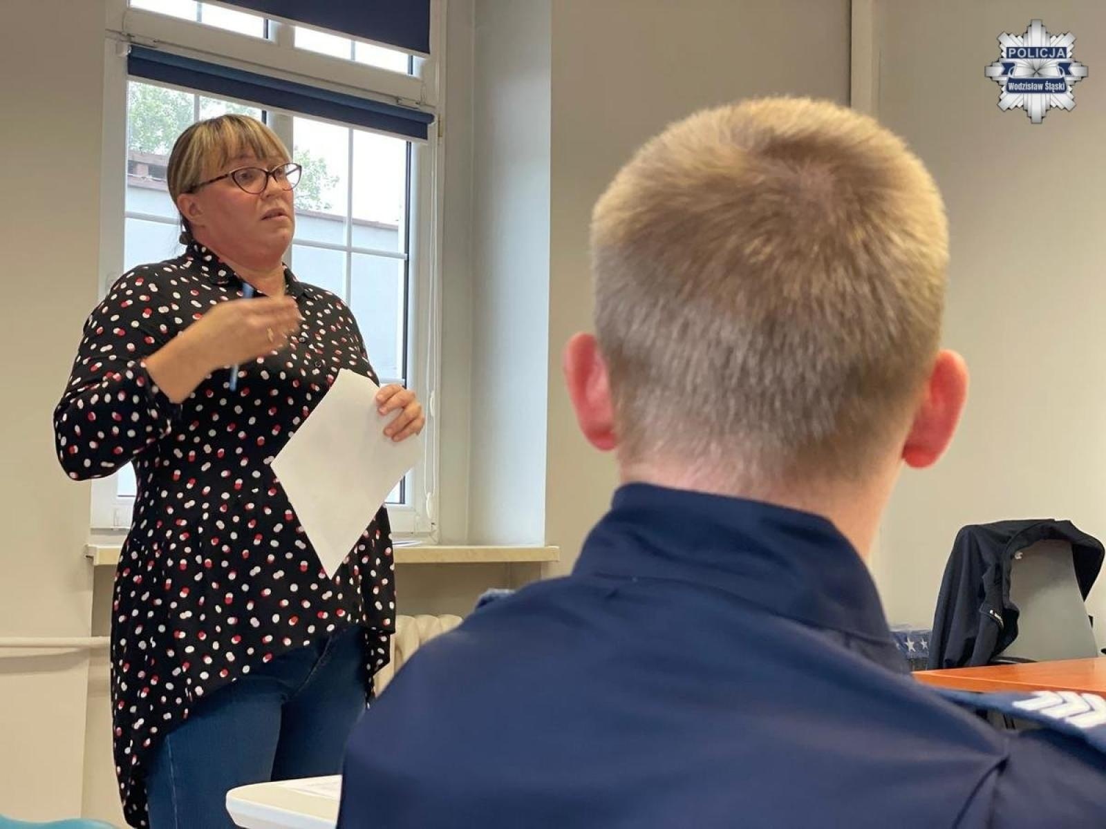 Zdjęcie w galerii na portalu naszwodzislaw.com: Wodzisławscy dzielnicowi szkolili się w Specjalistycznym Ośrodku Wsparcia dla Osób Doznających Przemocy Domowej wiadomości z regionu