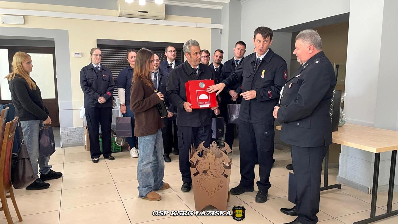 Zdjęcie w galerii na portalu naszwodzislaw.com: Strażacka współpraca bez granic. Wizyta druhów z Freiwillige Feuerwehr Schwanheim w Łaziskach wiadomości z regionu