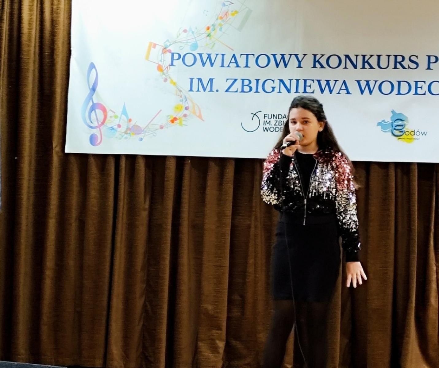 Zdjęcie w galerii na portalu naszwodzislaw.com: I Powiatowy Konkurs Piosenki im. Zbigniewa Wodeckiego w Skrzyszowie wiadomości z regionu