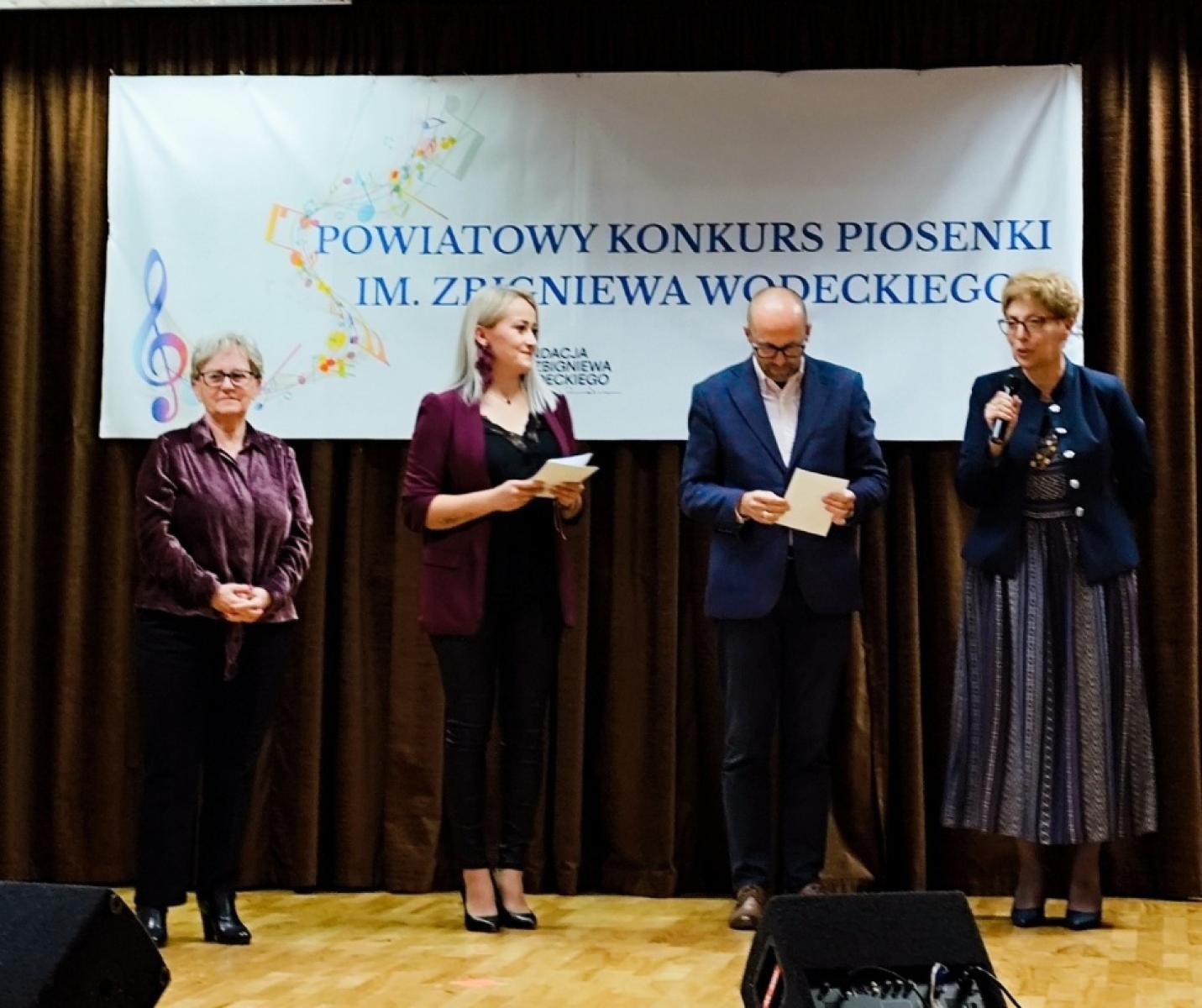 Zdjęcie w galerii na portalu naszwodzislaw.com: I Powiatowy Konkurs Piosenki im. Zbigniewa Wodeckiego w Skrzyszowie wiadomości z regionu