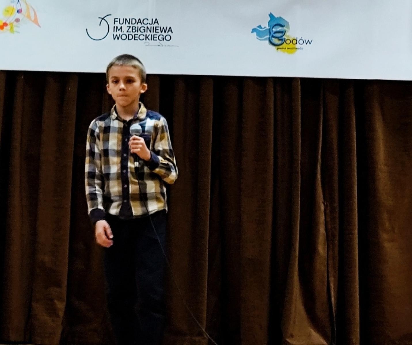 Zdjęcie w galerii na portalu naszwodzislaw.com: I Powiatowy Konkurs Piosenki im. Zbigniewa Wodeckiego w Skrzyszowie wiadomości z regionu