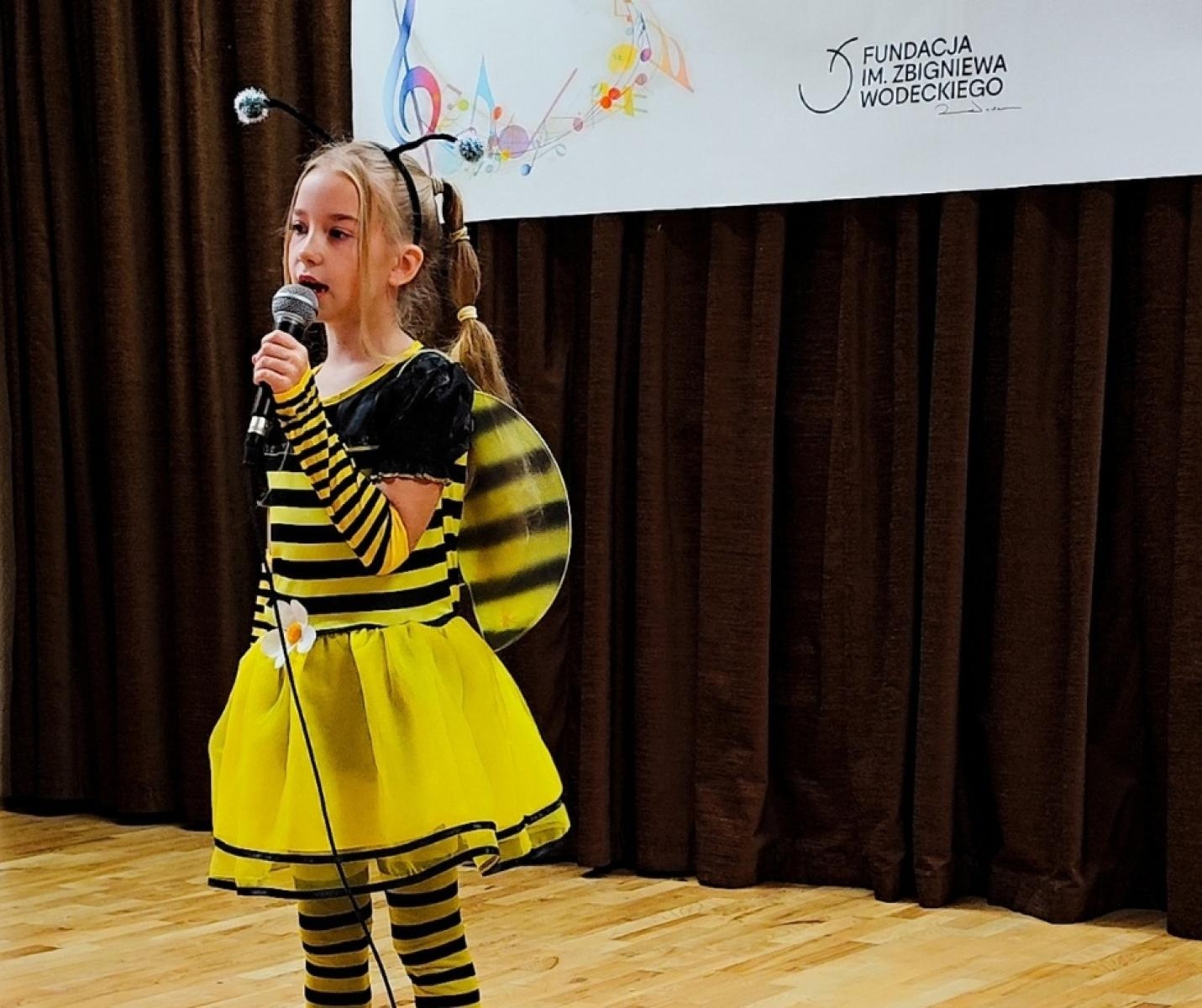 Zdjęcie w galerii na portalu naszwodzislaw.com: I Powiatowy Konkurs Piosenki im. Zbigniewa Wodeckiego w Skrzyszowie wiadomości z regionu