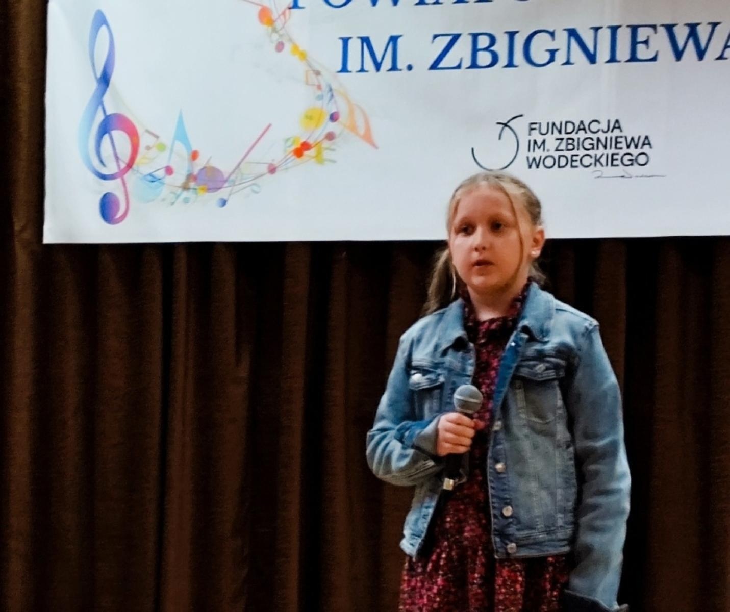 Zdjęcie w galerii na portalu naszwodzislaw.com: I Powiatowy Konkurs Piosenki im. Zbigniewa Wodeckiego w Skrzyszowie wiadomości z regionu