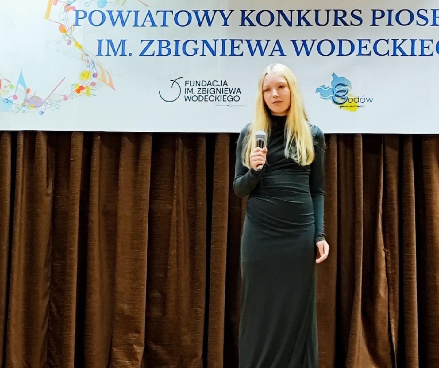 Zdjęcie w galerii na portalu naszwodzislaw.com: I Powiatowy Konkurs Piosenki im. Zbigniewa Wodeckiego w Skrzyszowie wiadomości z regionu