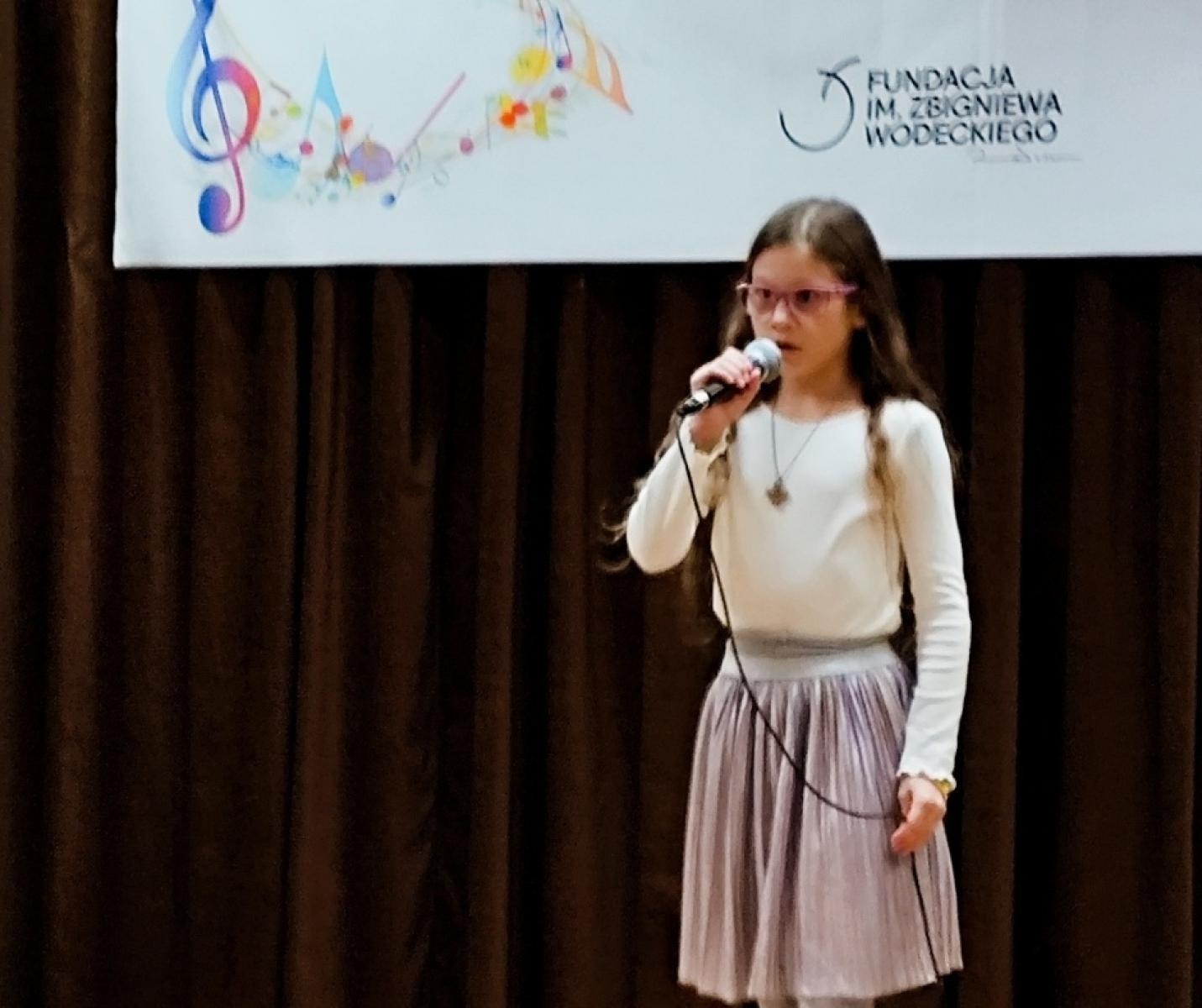 Zdjęcie w galerii na portalu naszwodzislaw.com: I Powiatowy Konkurs Piosenki im. Zbigniewa Wodeckiego w Skrzyszowie wiadomości z regionu