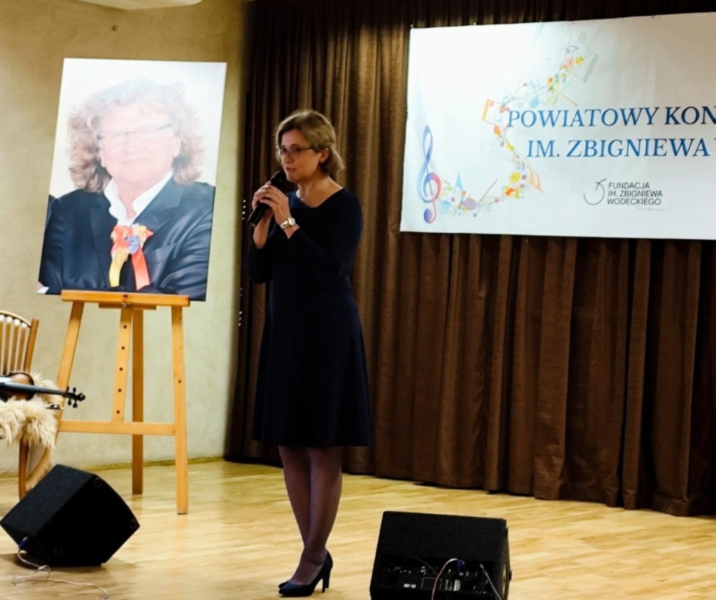 Zdjęcie w galerii na portalu naszwodzislaw.com: I Powiatowy Konkurs Piosenki im. Zbigniewa Wodeckiego w Skrzyszowie wiadomości z regionu