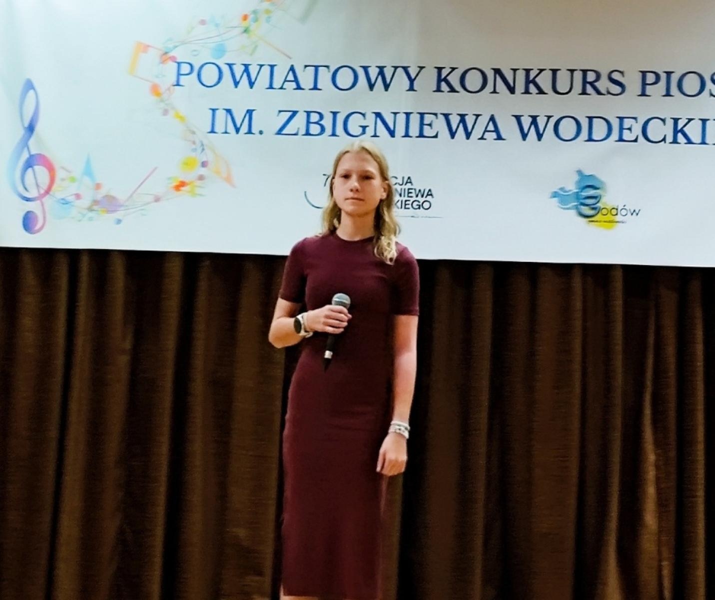 Zdjęcie w galerii na portalu naszwodzislaw.com: I Powiatowy Konkurs Piosenki im. Zbigniewa Wodeckiego w Skrzyszowie wiadomości z regionu