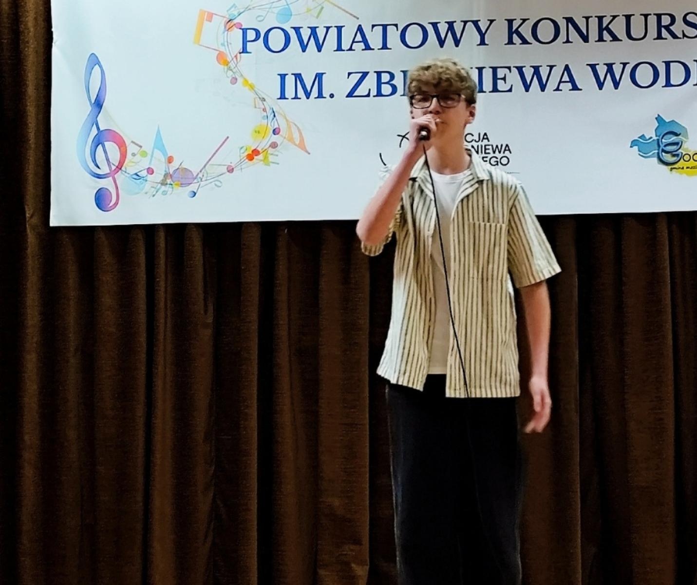 Zdjęcie w galerii na portalu naszwodzislaw.com: I Powiatowy Konkurs Piosenki im. Zbigniewa Wodeckiego w Skrzyszowie wiadomości z regionu