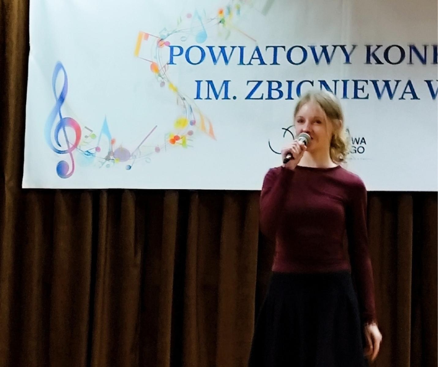 Zdjęcie w galerii na portalu naszwodzislaw.com: I Powiatowy Konkurs Piosenki im. Zbigniewa Wodeckiego w Skrzyszowie wiadomości z regionu