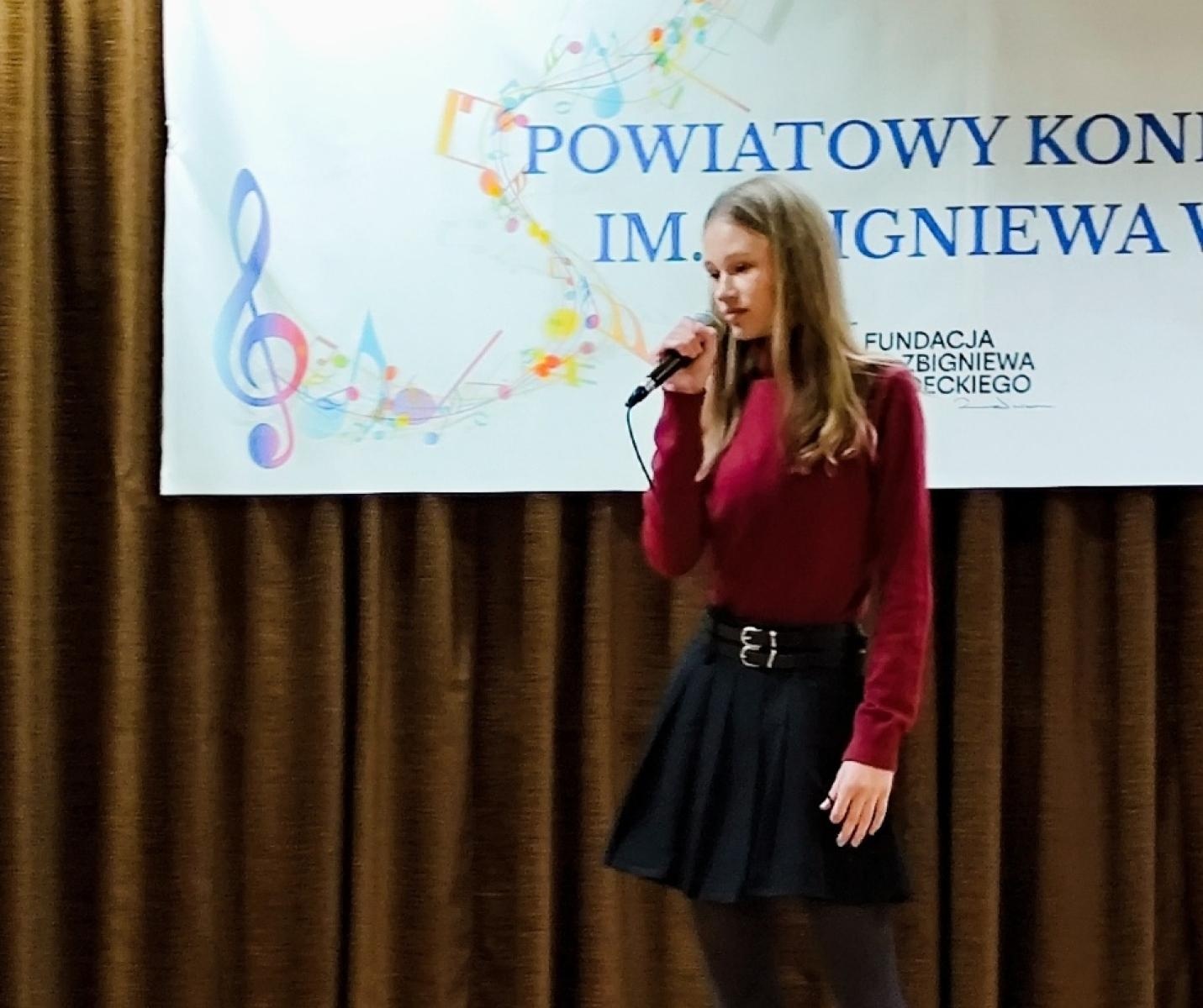 Zdjęcie w galerii na portalu naszwodzislaw.com: I Powiatowy Konkurs Piosenki im. Zbigniewa Wodeckiego w Skrzyszowie wiadomości z regionu