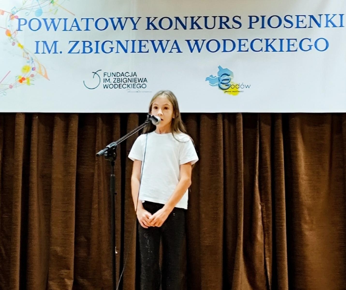 Zdjęcie w galerii na portalu naszwodzislaw.com: I Powiatowy Konkurs Piosenki im. Zbigniewa Wodeckiego w Skrzyszowie wiadomości z regionu