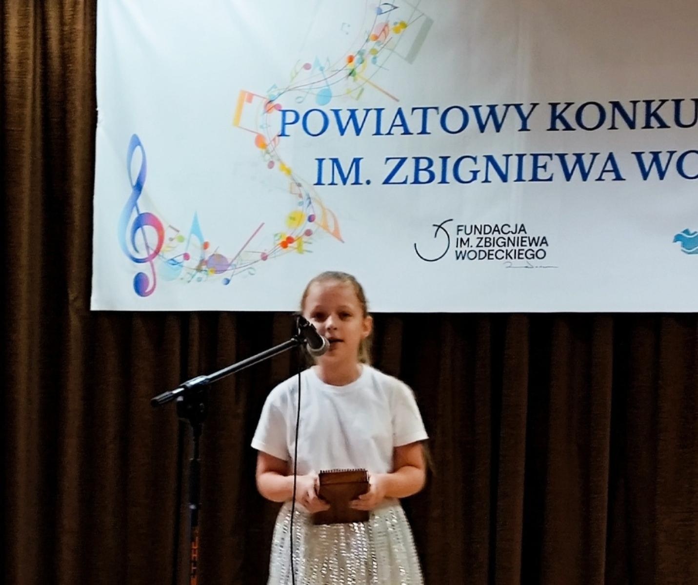 Zdjęcie w galerii na portalu naszwodzislaw.com: I Powiatowy Konkurs Piosenki im. Zbigniewa Wodeckiego w Skrzyszowie wiadomości z regionu